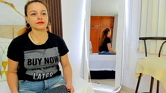 cristalwalker   online show from February 2026 10:31:02 AM