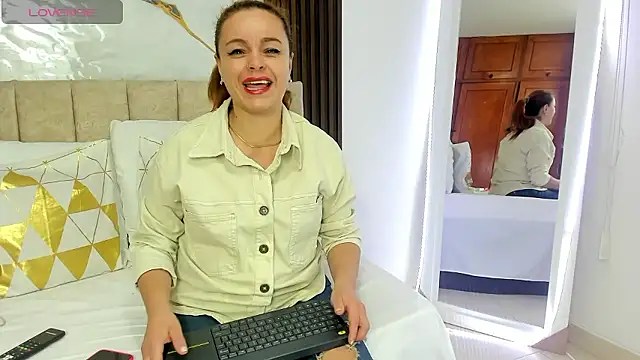 cristalwalker   online show from January 2026 10:40:01 AM