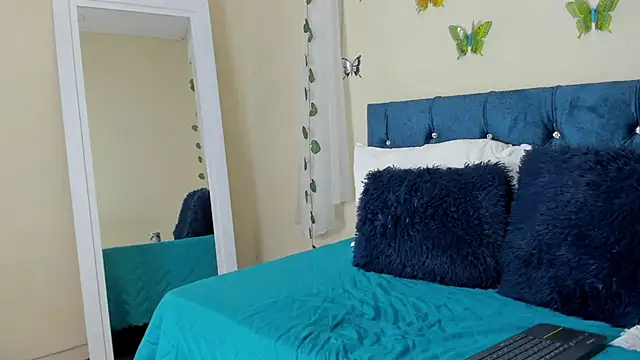 cristalwalker   online show from March 2025 03:33:01 PM