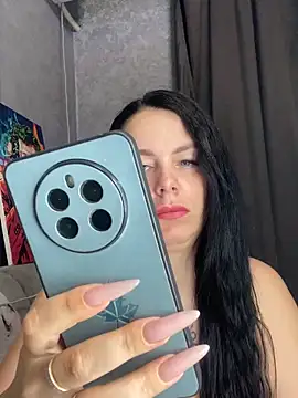 Lola Hale online show from May 2026 06:15:02 PM