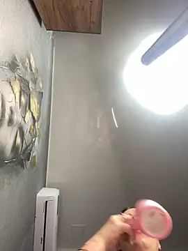 Lola Hale online show from April 2026 07:15:02 PM