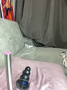 Lola Hale online show from April 2026 06:12:02 PM