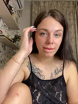 Lola Hale online show from November 2025 05:46:02 PM