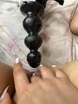 Lola Hale online show from April 2026 06:03:02 PM