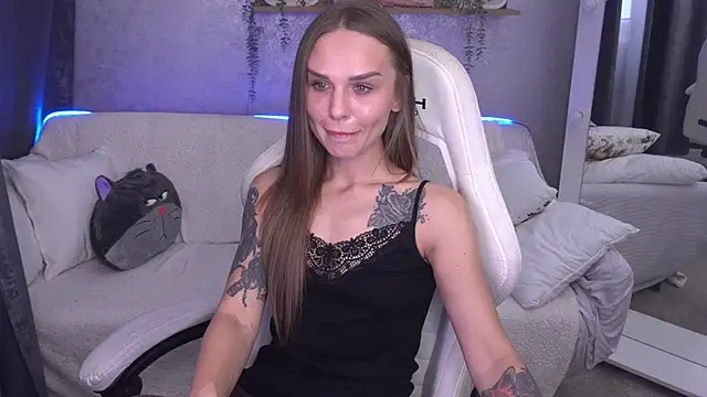 Snapshot of KiraGrayy chatting on November 2025 06:46:02 AM KiraGrayy online show from November 2025 06:46:02 AM