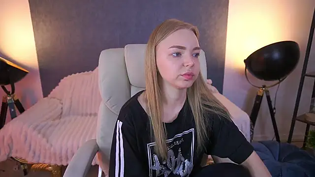 EmilySunshineS online show from May 2026 05:13:01 AM