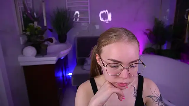 EmilySunshineS online show from May 2026 12:53:02 PM