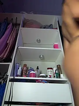 indyazinha online show from April 2026 05:08:02 PM