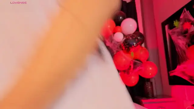 Mia Oxford online show from October 2025 02:09:02 PM