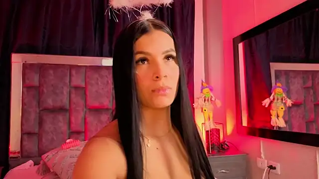 Mia Oxford online show from October 2025 01:02:01 PM