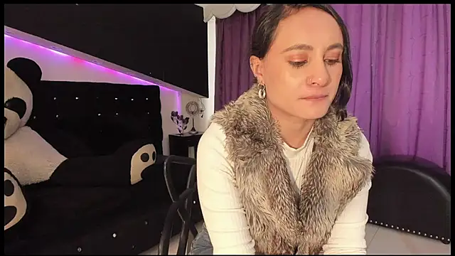 Coral Gibson online show from March 2026 12:32:01 PM