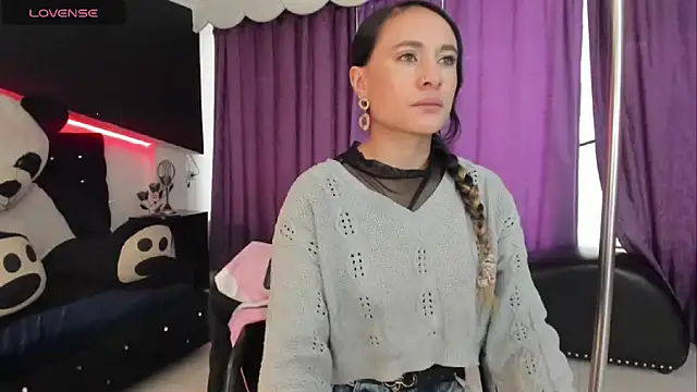 Coral Gibson online show from October 2025 12:39:01 PM