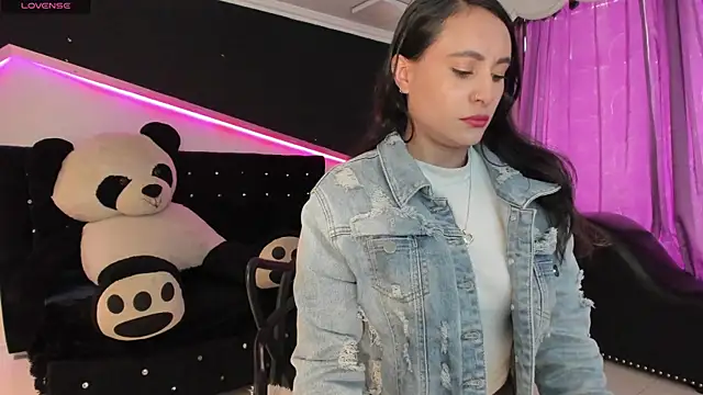 Coral Gibson online show from January 2026 01:04:02 PM