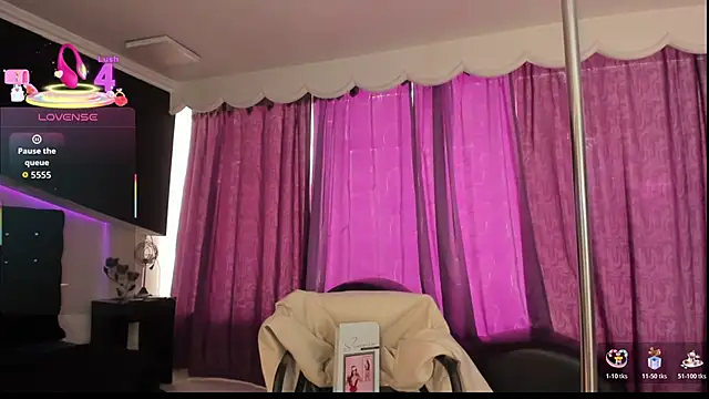 Coral Gibson online show from December 2025 01:24:02 PM