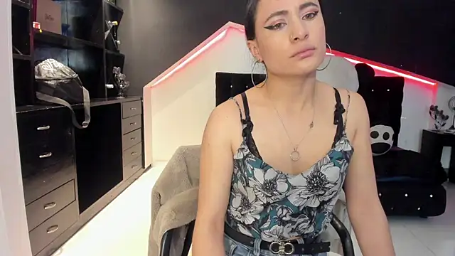 Coral Gibson online show from September 2025 12:38:01 PM