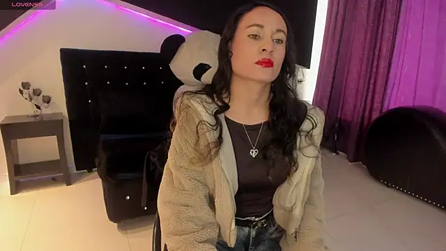 Snapshot of Coral_Gibson chatting on November 2025 01:10:01 PM Coral Gibson online show from November 2025 01:10:01 PM