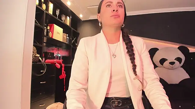 Coral Gibson online show from July 2026 02:25:01 PM