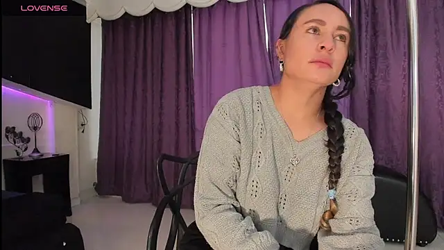 Coral Gibson online show from April 2026 12:21:02 PM