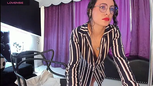 Coral Gibson online show from April 2026 07:58:02 PM