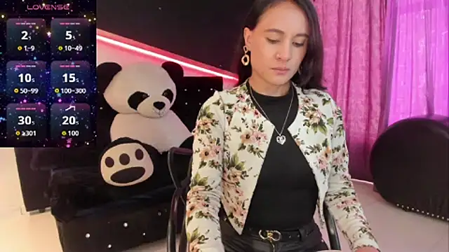 Coral Gibson online show from October 2025 12:28:01 PM