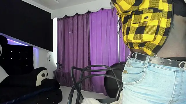 Snapshot of Coral_Gibson chatting on May 2026 01:29:01 PM Coral Gibson online show from May 2026 01:29:01 PM