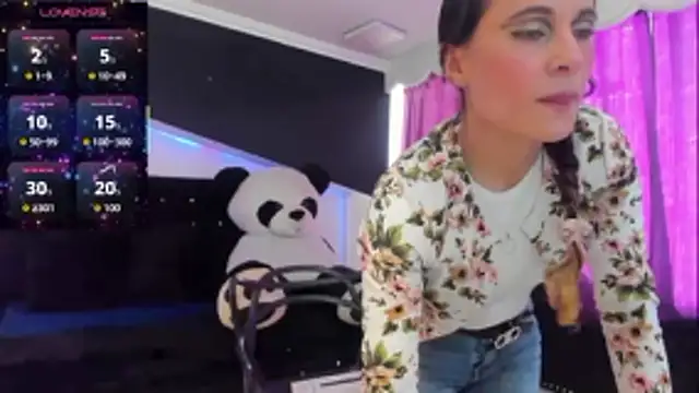 Snapshot of Coral_Gibson chatting on November 2025 01:05:02 PM Coral Gibson online show from November 2025 01:05:02 PM