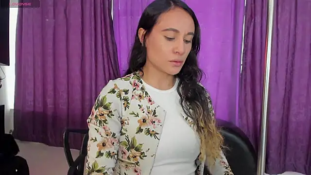 Coral Gibson online show from October 2025 01:14:02 PM