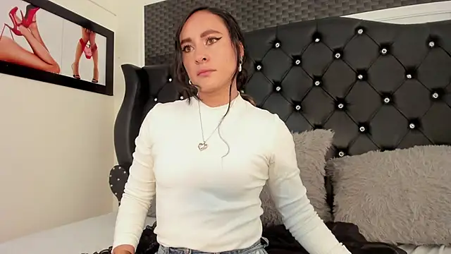 Snapshot of Coral_Gibson chatting on April 2026 01:30:02 PM Coral Gibson online show from April 2026 01:30:02 PM