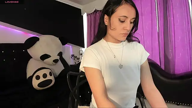 Snapshot of Coral_Gibson chatting on December 2025 03:25:01 PM Coral Gibson online show from December 2025 03:25:01 PM