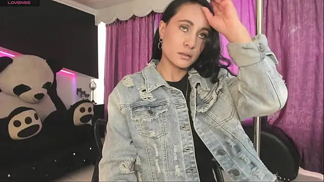 Snapshot of Coral_Gibson chatting on December 2025 01:21:02 PM Coral Gibson online show from December 2025 01:21:02 PM