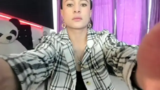 Coral Gibson online show from October 2025 01:08:01 PM