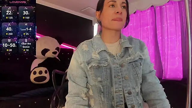 Snapshot of Coral_Gibson chatting on November 2025 01:43:01 PM Coral Gibson online show from November 2025 01:43:01 PM