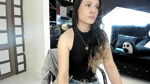 Snapshot of Coral_Gibson chatting on October 2025 01:10:02 PM Coral Gibson online show from October 2025 01:10:02 PM