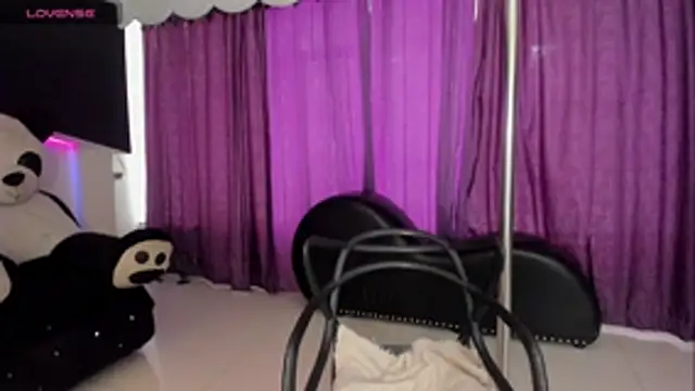 Snapshot of Coral_Gibson chatting on October 2025 12:57:02 PM Coral Gibson online show from October 2025 12:57:02 PM