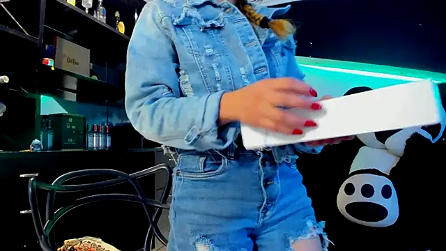 Coral Gibson online show from March 2025 12:23:02 PM