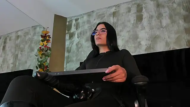 Ellaochoa online show from March 2025 11:27:02 AM