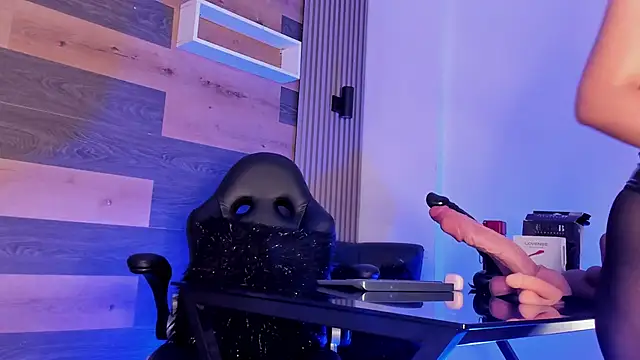 Ellaochoa online show from September 2025 11:39:02 AM