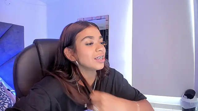 GiaFu online show from January 2026 06:33:02 PM