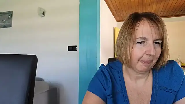 Snapshot of Sandcoq chatting on June 2026 10:45:01 AM Sandcoq online show from June 2026 10:45:01 AM