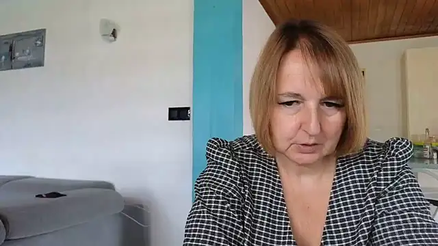 Snapshot of Sandcoq chatting on June 2026 08:04:01 AM Sandcoq online show from June 2026 08:04:01 AM