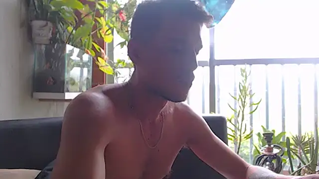 Snapshot of roystonee01 chatting on December 2025 02:31:01 PM roystonee01 online show from December 2025 02:31:01 PM