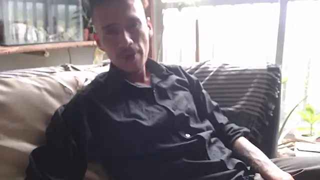 Snapshot of roystonee01 chatting on February 2026 05:57:01 PM roystonee01 online show from February 2026 05:57:01 PM