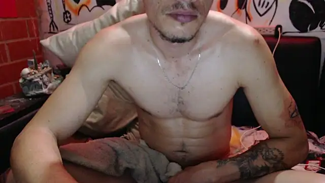 Snapshot of roystonee01 chatting on February 2026 06:22:01 AM roystonee01 online show from February 2026 06:22:01 AM