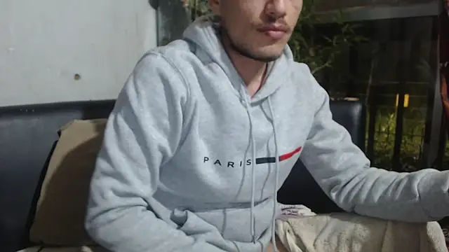 roystonee01 online show from November 2025 06:39:01 AM