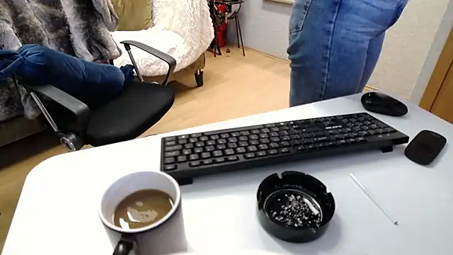 Sara Poison online show from November 2025 03:11:01 AM