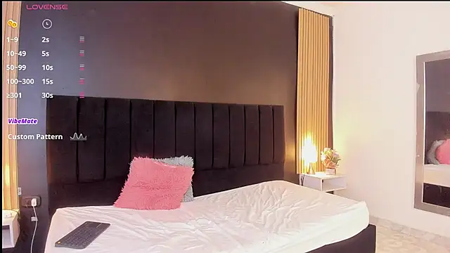 sweetsofia18 online show from October 2025 10:58:02 AM