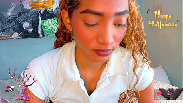 Snapshot of Charlotte_Love10 chatting on November 2025 12:09:01 PM Charlotte Love10 online show from November 2025 12:09:01 PM