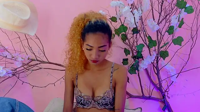 Charlotte Love10 online show from April 2026 01:17:01 PM