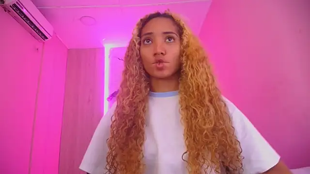 Snapshot of Charlotte_Love10 chatting on October 2025 11:42:02 AM Charlotte Love10 online show from October 2025 11:42:02 AM