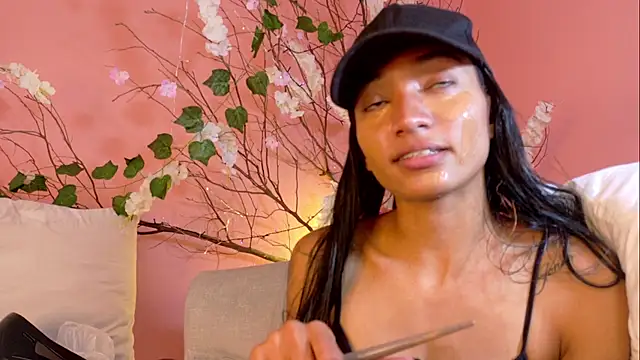 Snapshot of Charlotte_Love10 chatting on November 2025 07:40:02 PM Charlotte Love10 online show from November 2025 07:40:02 PM